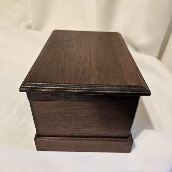 Elegant Wooden Jewelry Organizer with Music Box - Brown - Picture 8 of 10